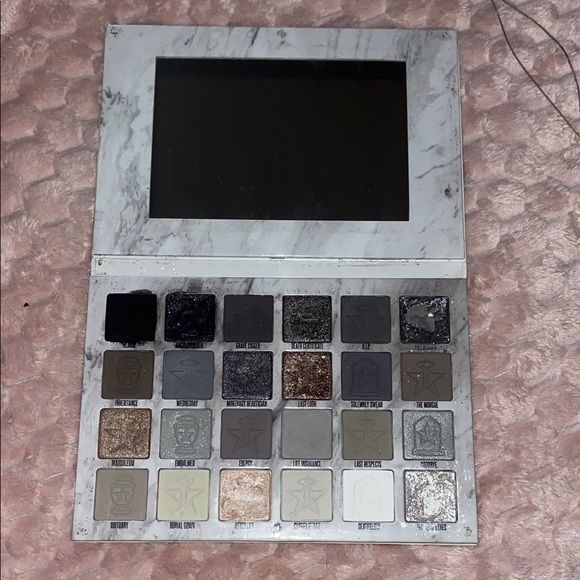 Jeffree Star Monochrome Makeup Art - Picture 2 of 2